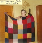 Anni Tuukkanen ja äiti Teresan peitto